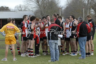 Benalla Coach - Symes & Players