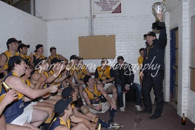 Mansfield Coach - Kelly, Cup & Players