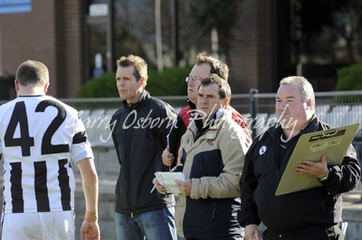 Euroa Coach - Putamorsi with staff