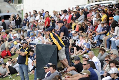 Mansfield Coach - Kelly & Supporters