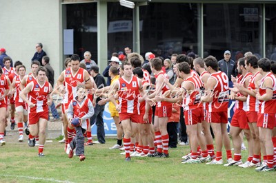 Swans Captain - Finnen & Players