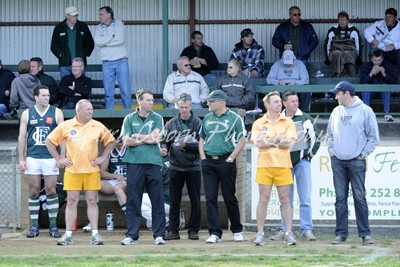 Echuca Coach - Henderson & Staff