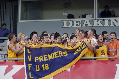 U18 Shepparton Players & Flag