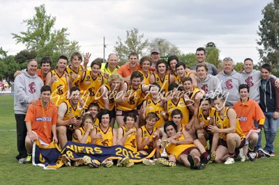 U18 Shepparton Players & Flag